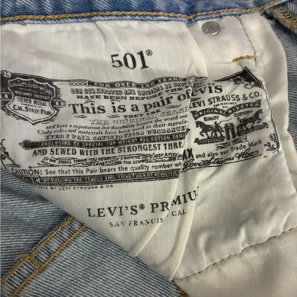 Levi's Women's 501 Original Light Blue Denim Shorts 28 - Picture 14 of 16
